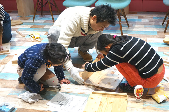 木工用ボンドで接着