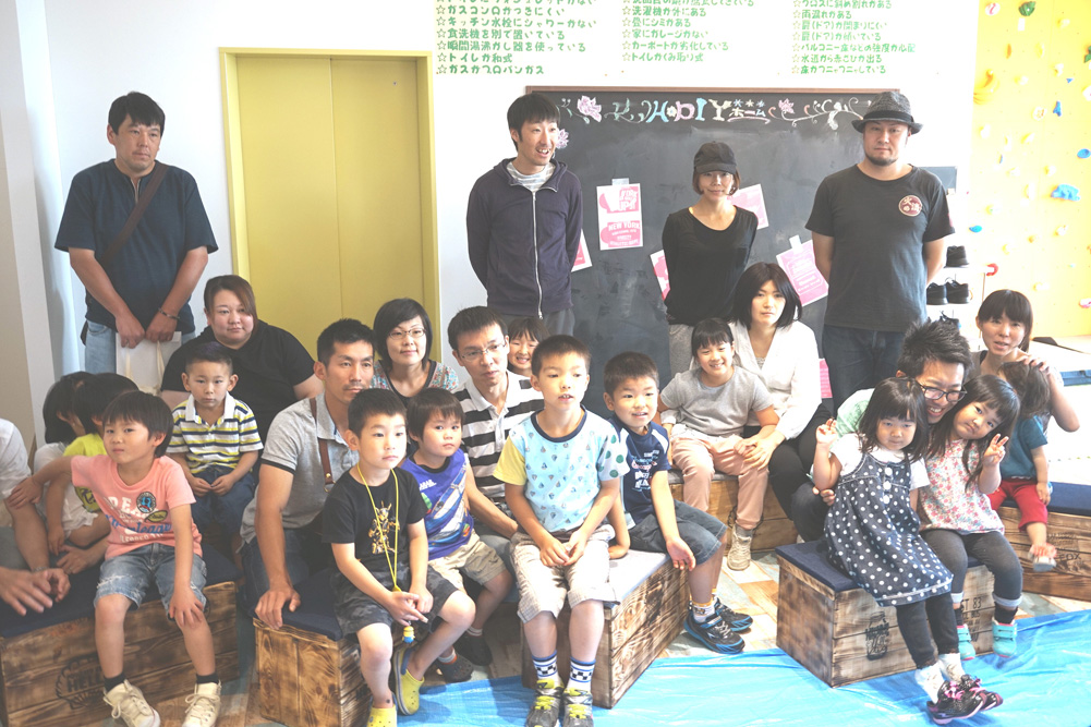 第4回H・DIYスクール、『座れる収納ボックス』作り、第1部の集合記念写真
