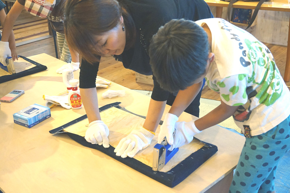 第4回H・DIYスクール、『座れる収納ボックス』作り、布を取り付け